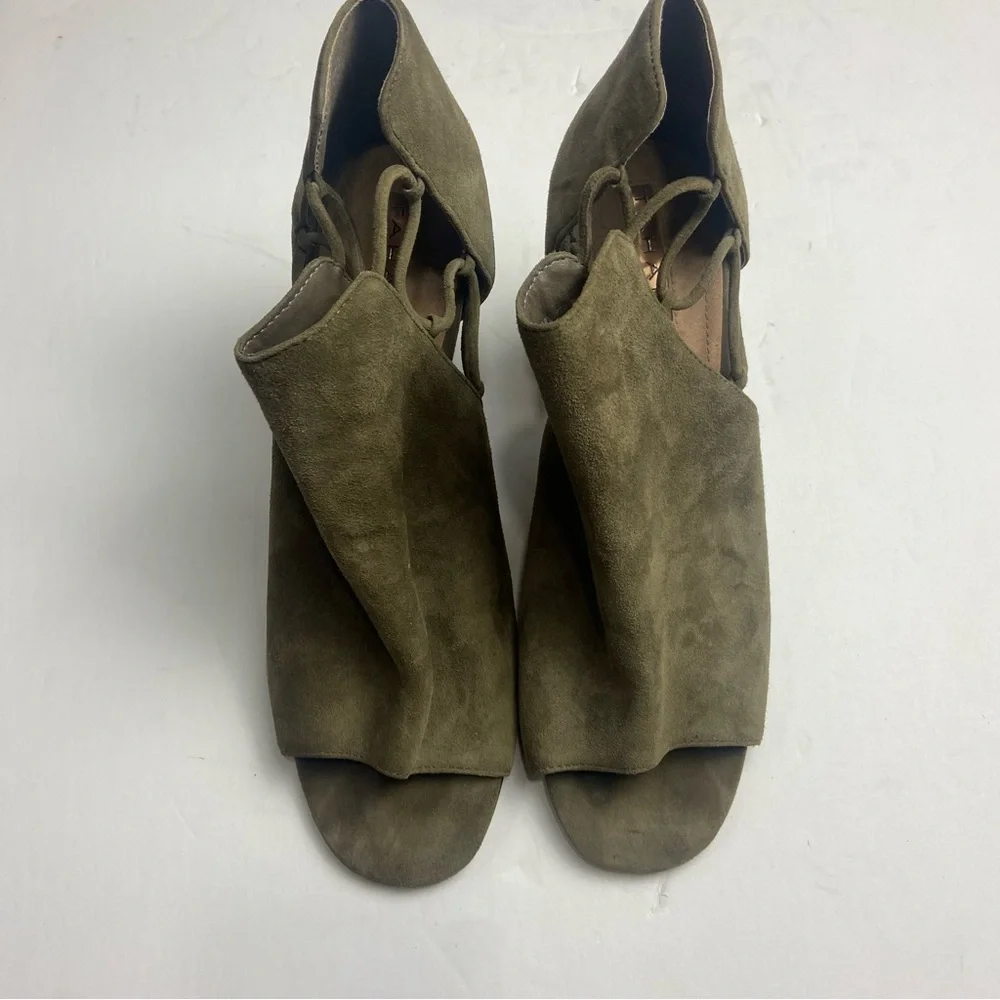 Tahari Women's Heels Green ankle Faux‎ suede Peep toe Slip on booties size 10